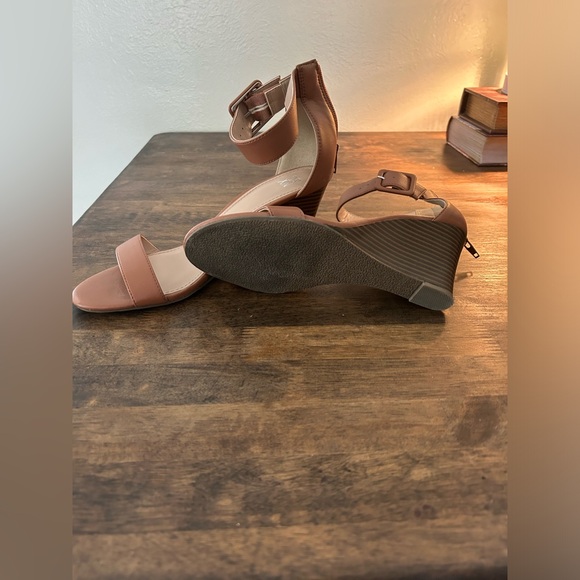 NY&C brown wedge sandals, size 10. - Picture 4 of 5